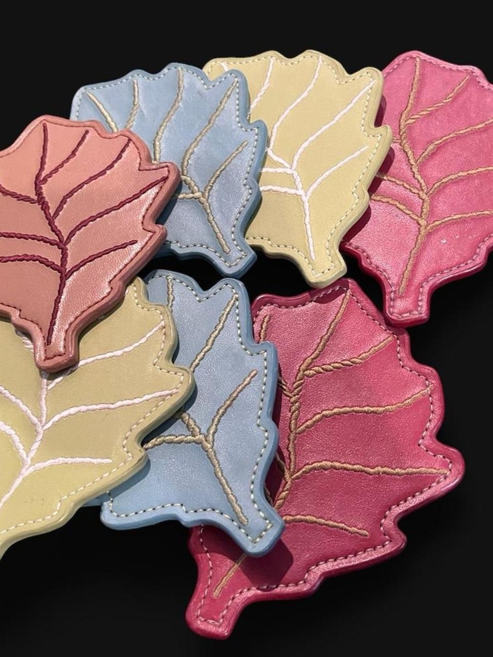 Retro Leaf-Shaped 7 Piece Coaster Set